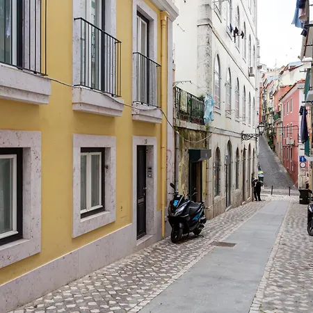 Travessa Poco Dos Negros 10 Лиссабон